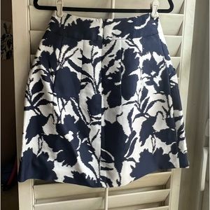 Oscar de la Renta knee length pleated skirt with pockets.